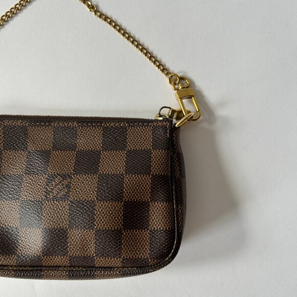 LOUIS VUITTON DAMIER EBENE MINI POCHETTE ACCESSOIRES - Picture 8 of 11